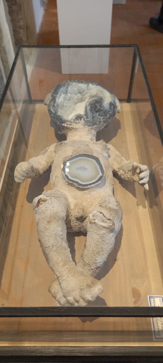 petrfischer3's tweet photo. "Nedělám umění... dávám jen volný průběh své touze." Jan Švankmajer... no, jistě to úplně pravda neni, neb i JŠ pracuje se vzory a jejich kombinací, ale životní projekt je to skvělý ❤️🌈
#Gask https://t.co/YsVcAgQtzp