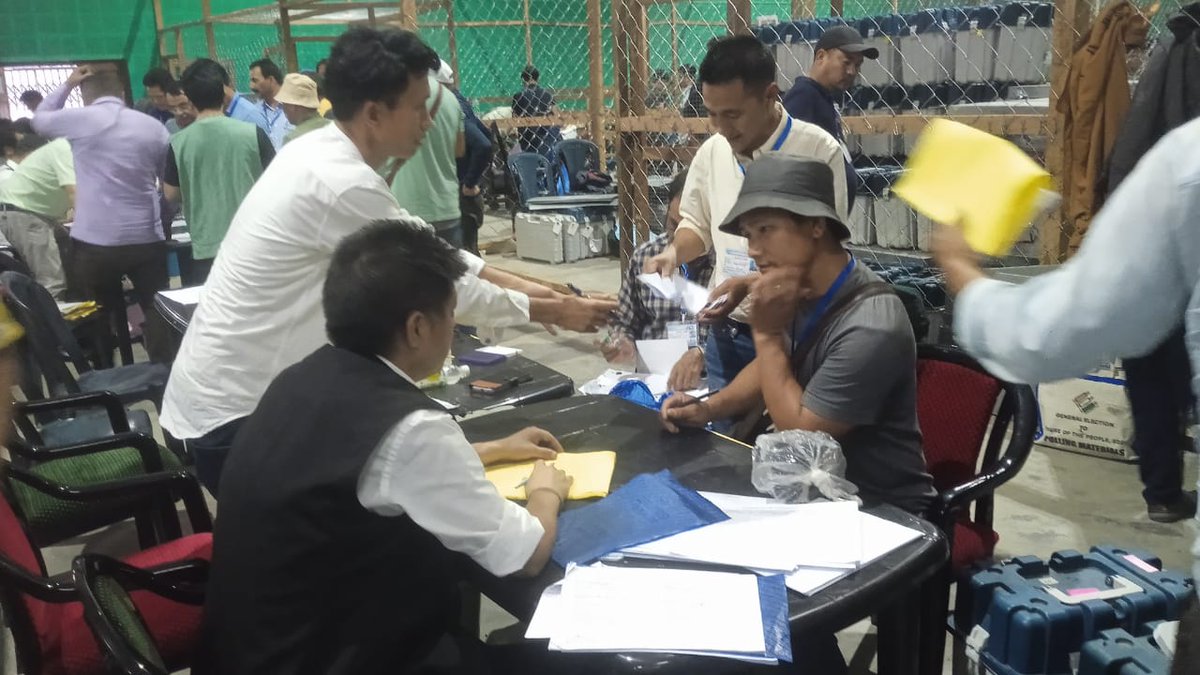 #GeneralElections2024 Polling teams from various Polling stations of Tuting Sub-Division reached back to Yingkiong hq this afternoon with polled materials at recieving centre, multipurpose hall Yingkiong. @ceoarunachal @ECISVEEP @ArunachalDIPR @DC_UpperSiang