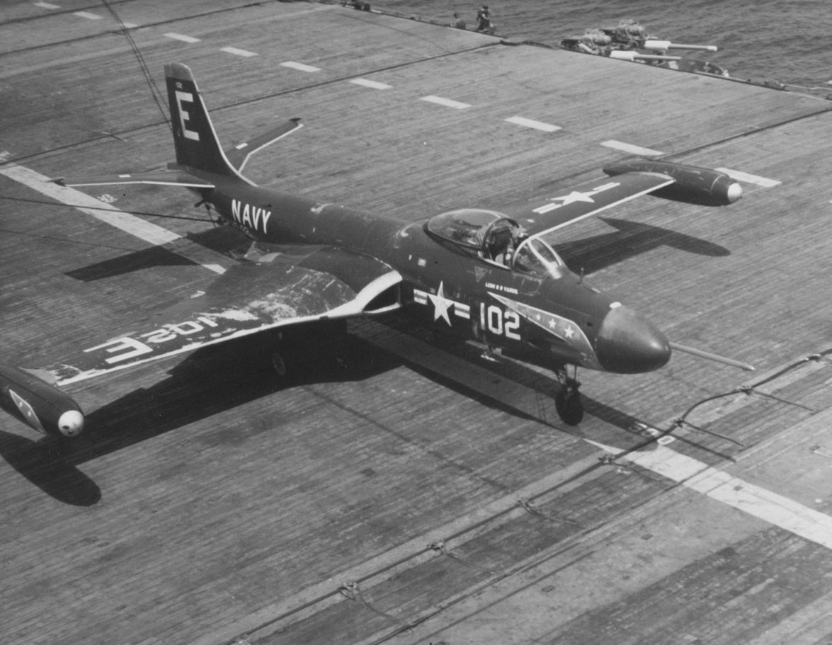 Boneyardsafari's tweet photo. #otd A F2H-4 Banshee of VF-82 landing aboard USS INTREPID CVA-11, 20 April 1956. #f2h banshee #ussintrepid #cva11 #navalsafari #aviationsafari #aviationpreservation #boneyardsafari https://t.co/U6G0nvucmH