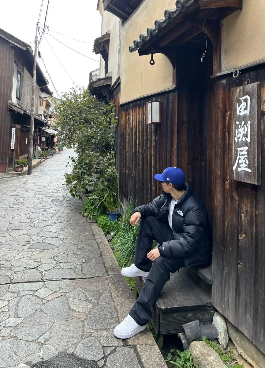 KaZuYaaaaa11's tweet photo. 飾らない古風な街並み(地元)が好き🏘️ 

code @KaZuYaaaaa11 
cap @wtaps_tokyo 
tops  #thenorthface
inner #gu
bottoms #descendant 
shoes #airforce1 
sunglasses #gentlemonster 

#鞆の浦 #ノースフェイス #ヌプシ #ダウンコーデ  #エアフォース1 #カーゴパンツ #lacap #nuptsejacket https://t.co/mpJpjibpH4