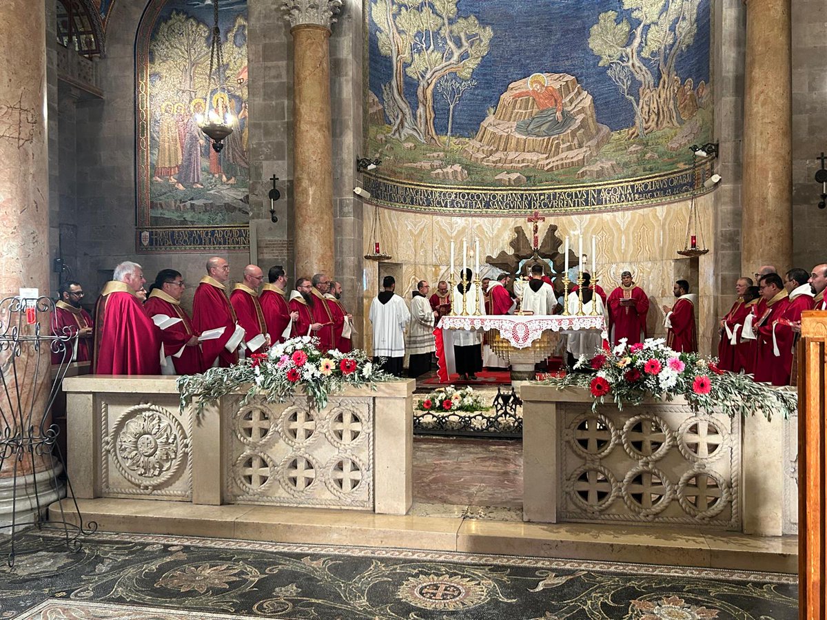 PLinPalestine's tweet photo. Yesterday evening we took part in the solemn mass of the Basilica of the Agony in #Jerusalem, followed by the opening of the exhibition commemorating the 100th anniversary of the Basilicas on #MountTabor and #Gethsemane. https://t.co/fnmoiUp5FH
