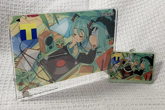 『初音ミク16th&Tカード(キャラデザイン)10th記念企画イラストコンテスト』のグッズのサンプルをいただきましたー!可愛く作っていただいております! 