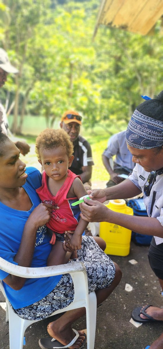 Supporting the vaccination campaign in provincial communities, @global_respond has partnered with @AusHCVanuatu and 🇻🇺MOH to deliver vaccines to children throughout Vanuatu. As a logistics platform, MV HELPR-1 gets us into remote areas to undeserved rural communities. #RGTeam 💪🏾