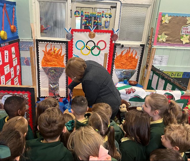 PlasmarlPrimary's tweet photo. Our Olympic Gym is officially open for our ‘Create and Compete’ topic. A very big thank you to Miss Saunders for cutting the ribbon! @plasreception https://t.co/FNZR7p3zNr