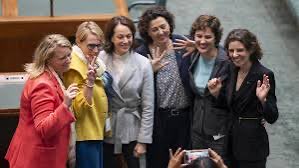 CaraMia200's tweet photo. @NikisJumper @AntsInPants2 @rationalbitch @zdaniel #Teals are impressive parliamentarians w/ much to offer.Can anyone imagine incompetent #LNPblokes,letting them shine like this? 
No wonder Teals averted path away from #LNP grave site! Now template formed,there’s no going back.#Murdoch &amp; assoc’s livid they’re circumvented.#auspol https://t.co/24XRJuKOJh
