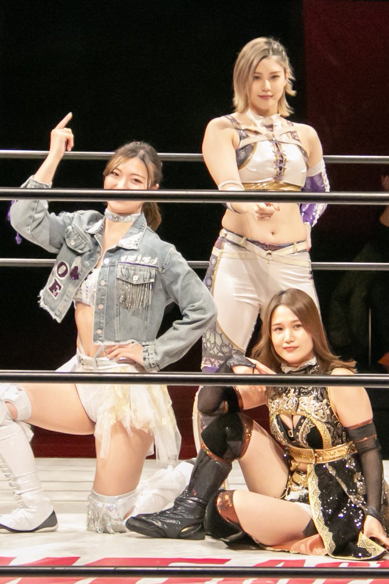 shimadaba's tweet photo. 2月に初めて観てファンになり、そして今回まさかのマリーゴールドに！3人のこれからのストーリーが楽しみでワクワクしてます！

ゴチカさん、ローブが被っててすんません💦

#マリーゴールド #MARIGOLD #翔月なつみ #後藤智香 #皇希 https://t.co/rAJuRweNJ9