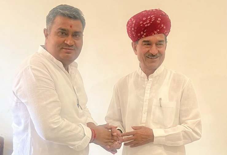 ArjunBDarji's tweet photo. #Barme #गुडामालानी:राज्यसभा सांसद मदन राठौड़ पहुंचे गुड़ामालानी,
राठौर के गुड़ामालानी पहुंचने पर भाजपा नेता सांवलाराम पटेल ने आनंदित होटल में साफा पहनाकर किया स्वागत @BJP4Rajasthan
@madanrrathore @BJP4Barmer5 https://t.co/UaXe0Zuopq
