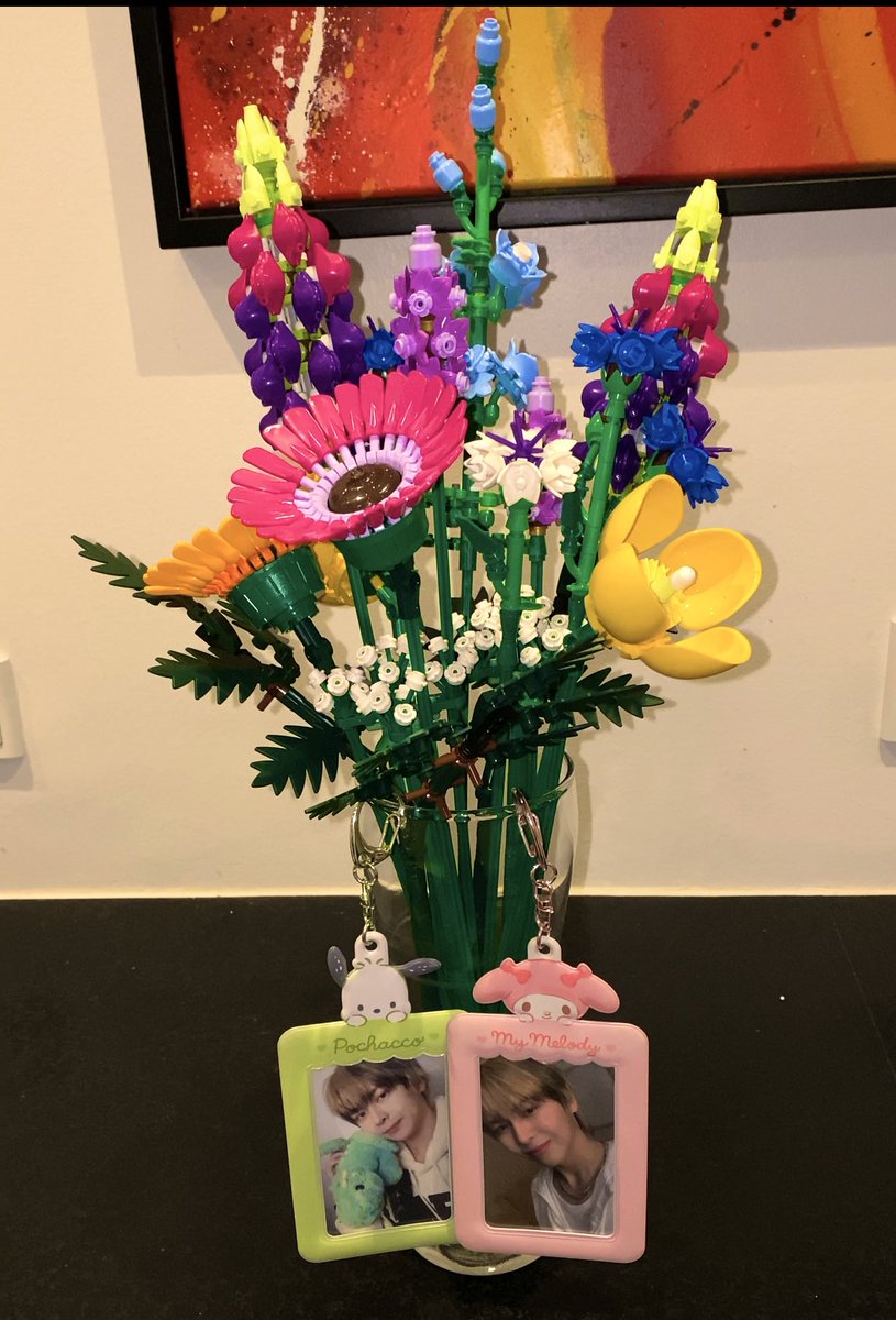 woobinsfate's tweet photo. happy birthday to the prettiest flower of them all 🌹

for this  special day I got you flowers that will never wither - just like my love and support for you 💗

#OurFlowerJiwon #HappyONEday #happy_jiwon_day
#Gym지원day
#NOMAD #노매드 
#ONE #원 https://t.co/RnT8ScETsL