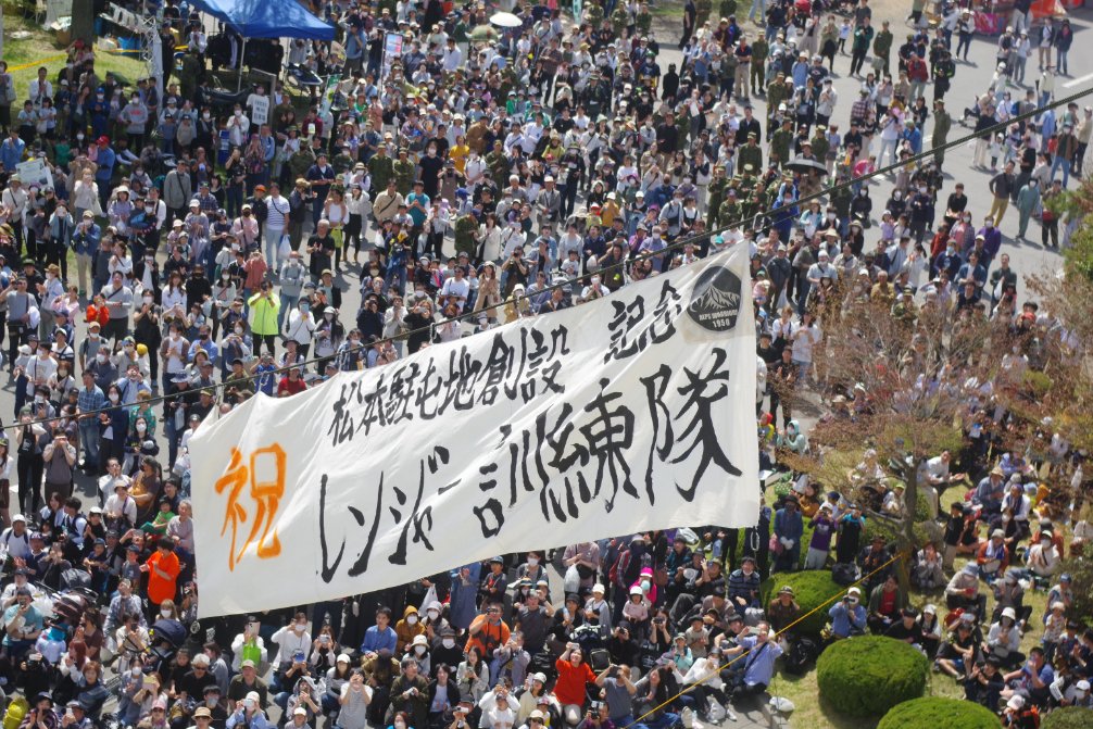 本日は松本駐屯地創設７４周年記念行事にお越し頂きありがとうございました！ 皆様にお楽しみいただけたなら幸いです。 今回お越しいただいた皆様も、お越し頂けなかった皆様も次回の駐屯地祭記念行事でお会いできることを楽しみにしています。 ＃松本駐屯地　＃駐屯地祭　＃祭り