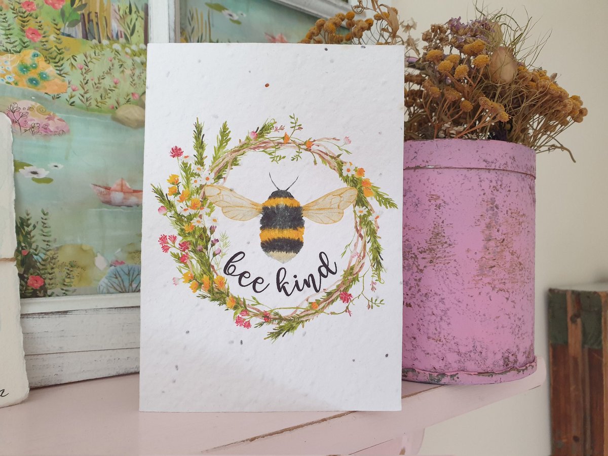 Now's the time for seed sowing and my plantable Bee Kind wildflower seed card is perfect for that. The entire card gets planted when finished with. Full instructions come with each card. #UKGiftAM #UKGiftHour folksy.com/shops/TheBlueb…