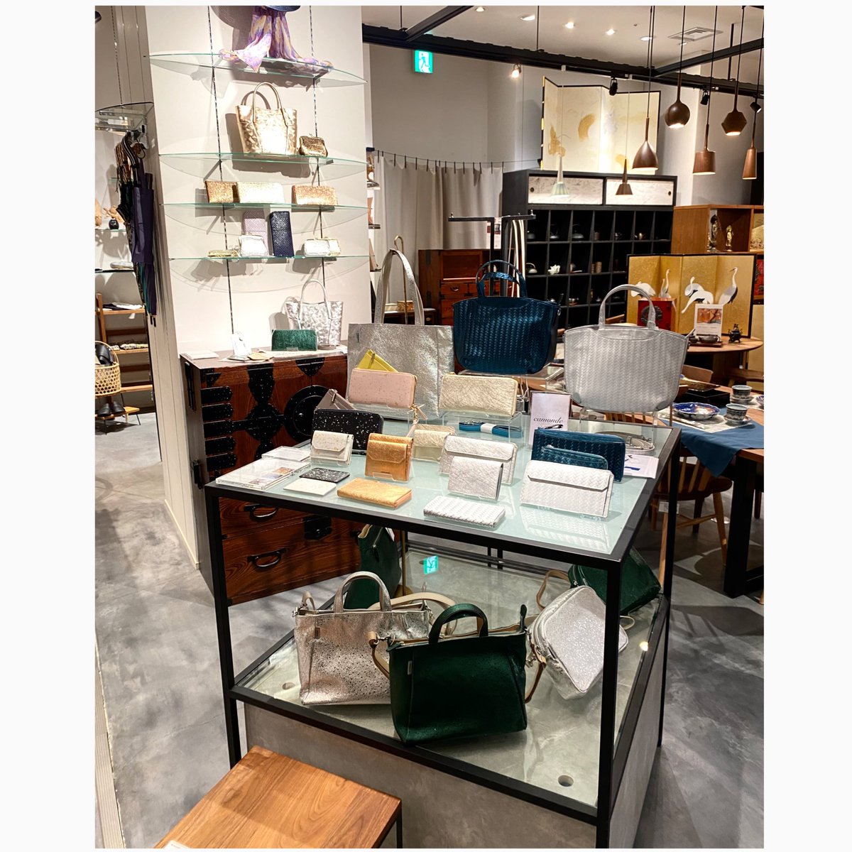 camonde_jp's tweet photo. 東京ミッドタウンにある「The Cover Nippon」にてPop up shopを開催中です。限定商品や母の日の贈り物におすすめのアイテムも取り揃えています。
4月20日(土)→5月12日(日)
THE COVER NIPPON
東京都港区赤坂9-7-3東京ミッドタウン ガレリア3階E-0305
11:00-20:00 年中無休（年始を除く） https://t.co/L6yz9CWVvn