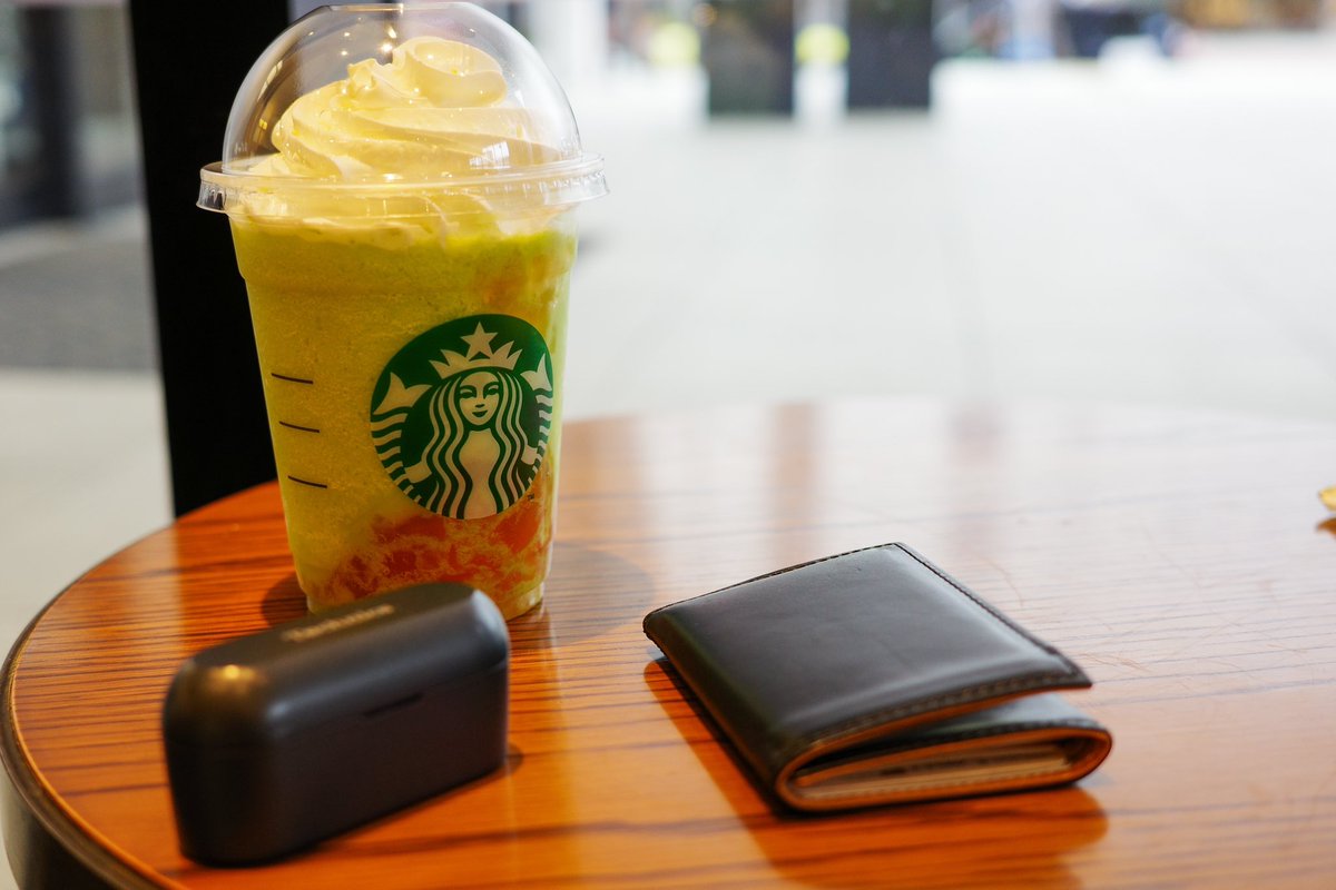 takuro_shinya's tweet photo. 今日はメロンフラペチーノ。
ファイターズのラジオ中継を聴きつつ。
#PRESSo育成中 @drip_corp
#GR3x @GR_RICOH
#AZ60 @AudioTechnicaJP https://t.co/LCgXD2lFuy