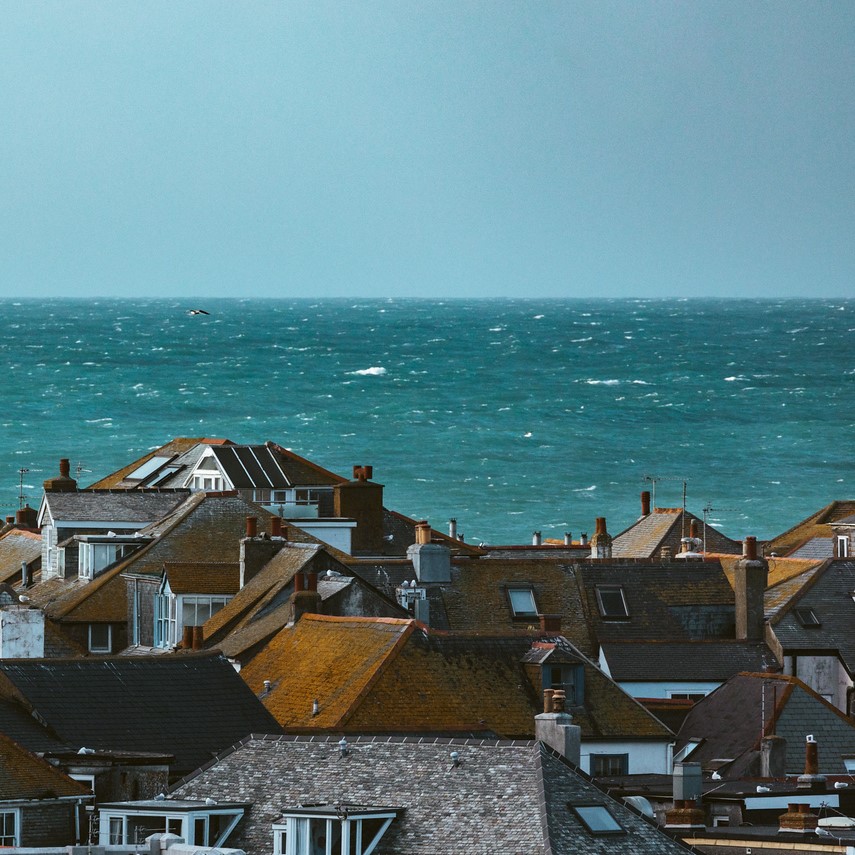 #SeasideSaturday for anyone missing the sea 🌊🌊🌊 St Ives is known for its unique quality of light, which has attracted artists for generations. The interplay of sunlight, sea, and landscape in this coastal town continues to inspire many artists today. Photo by Kirstin Prisk