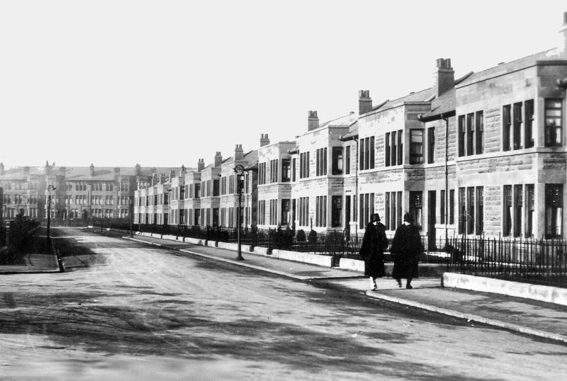 Random Streets of Scotland: Inter-war terraced houses in Thorncliffe Gardens, Strathbungo, Glasgow.