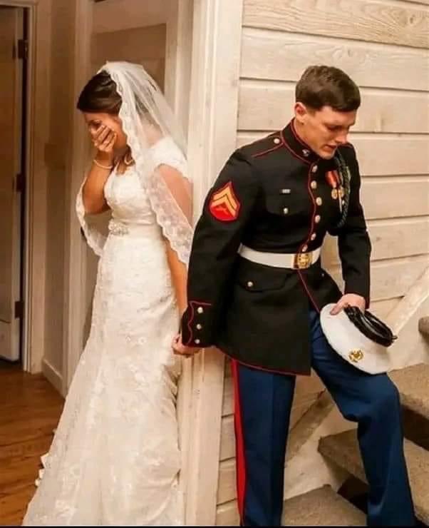 A wedding photo went around the world after it went viral on the internet. In it we see a groom and a bride sitting next to each other, holding hands. They do not look at each other, the young woman cries while the man looks down. What can that mean? Did he change his mind? Did