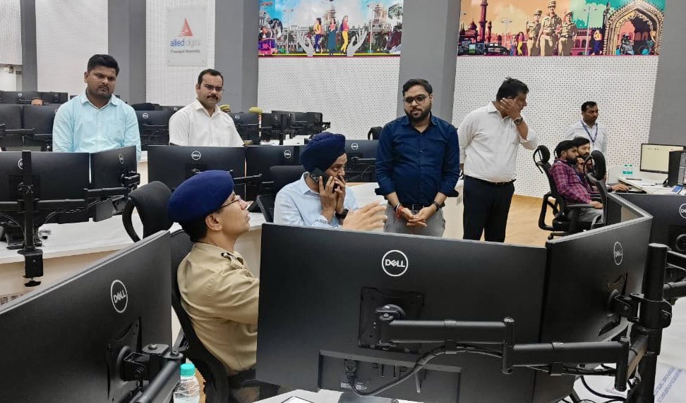 Police Commissioner of Lucknow, Shri Shripad Shiradkar, along with CEO, LSCL Shri Inderjit Singh, visited the Safe City Control Room of LSCL to review surveillance systems and monitor traffic flow on Shaheed Path leading to Ekana Stadium, the venue of yesterday's IPL match.