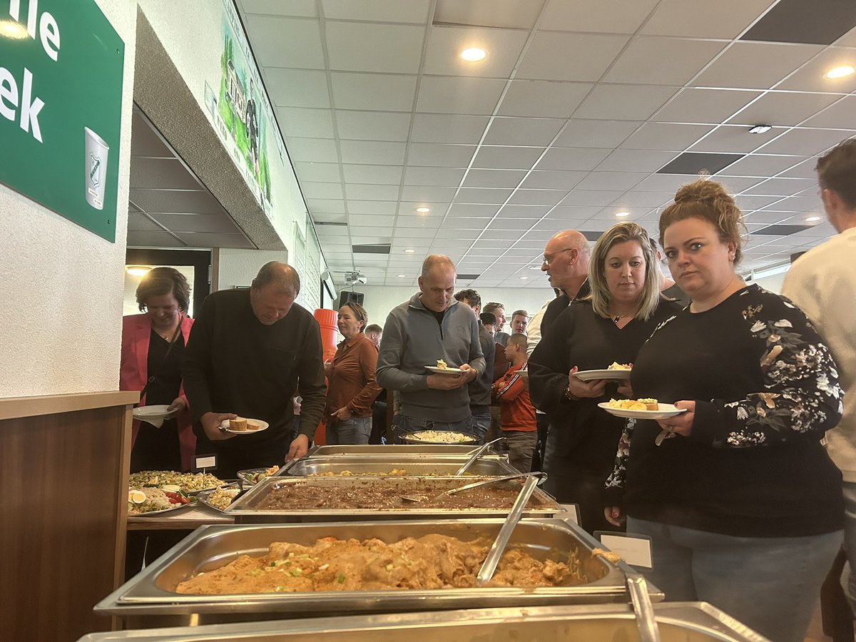 VVAC_Ottoland's tweet photo. Gisteren hebben we onze vrijwilligers in het zonnetje gezet. En terecht! Zij blijven de kurk waar een vereniging als de onze op drijft. #vvac #vrijwilligersavond https://t.co/t9Y2JTrS56