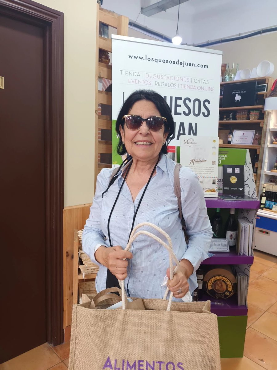 quesosJUAN's tweet photo. Comenzamos a entregar bolsas regalo de #alimentosdevalladolid con #Fecosva, de la campaña de #primavera
#compraentucomerciovecino
Prueba suerte en #LosQuesosdeJuan de #MedinadelCampo este #findesemana, abrimos todo el sábado y domingo mañana https://t.co/gl78LhPNOE