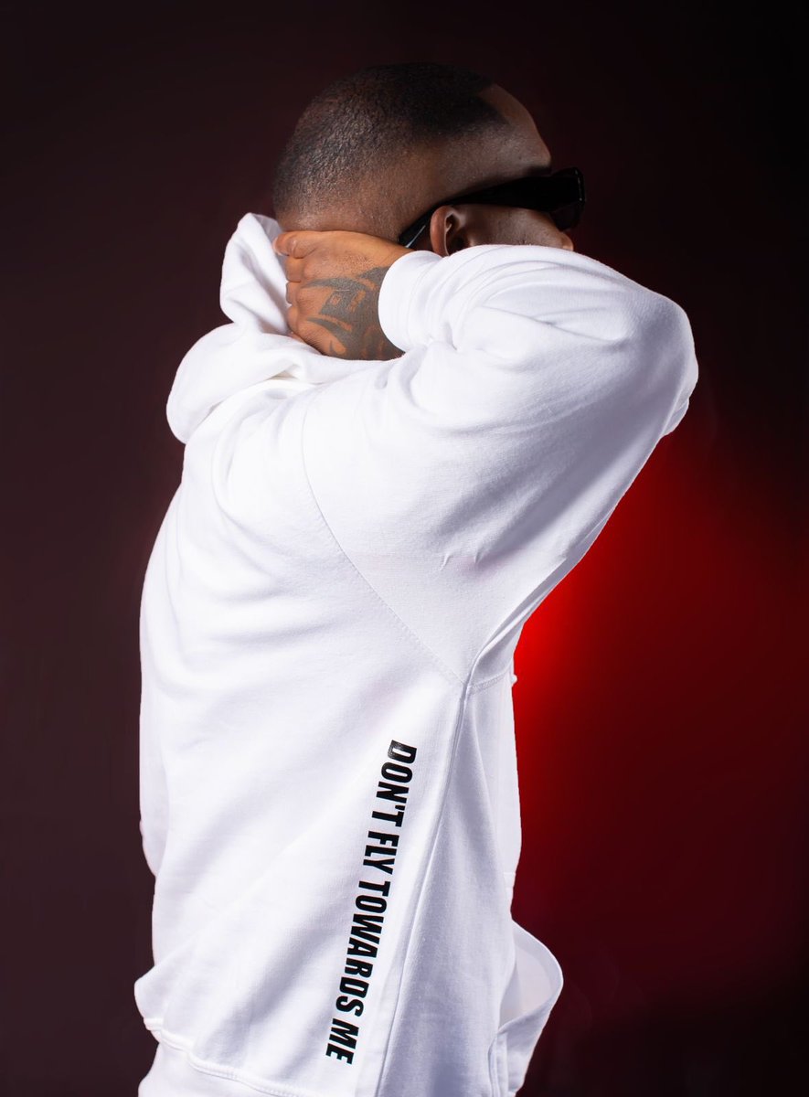 _tshepotau's tweet photo. I am pleased to officially announce my collaboration with @CLEANSKOON 

MAKHEKHE x CLEAN SKOON official  range is now available for purchase. 

Place your orders now at: 

1. @CLEANSKOON or
2. WhatsApp 079 363 2088 or 
3.  Visit https://t.co/pAl7Dfp9Lq 

#TshepoMakhekhe https://t.co/KrhbFZb2ea