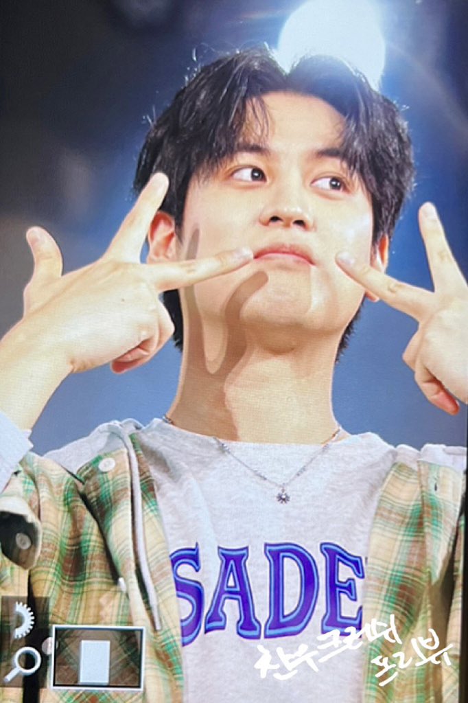 ChanwooCrush_'s tweet photo. [Preview] 240420 Osaka. 2부도 화이팅✌🏻💓 

@iKON_chan_w000 
#iKON #CHANWOO #CHAN #아이콘  #정찬우 #찬우 #チャヌ #찬우크러쉬 https://t.co/VlIJ6JQ4II