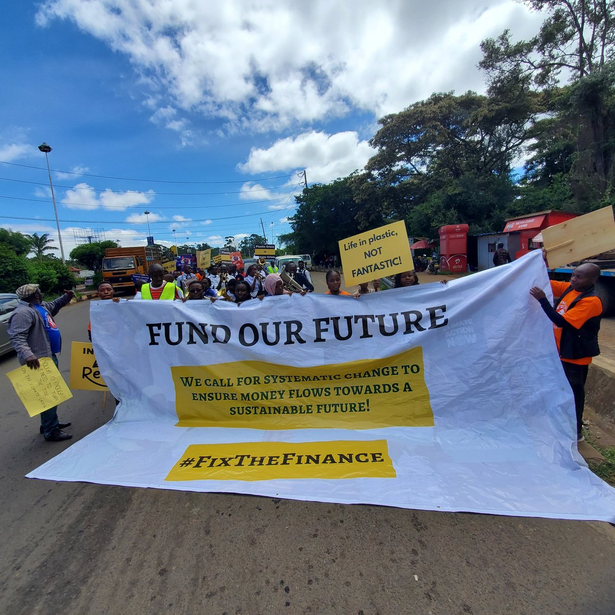 Investments in climate action can yield results that dramatically outweigh the upfront costs, yet significant funding gap remains to advance the green transition and enhance resilience in developing countries. #ClimateStrike2024 #FixTheFinance