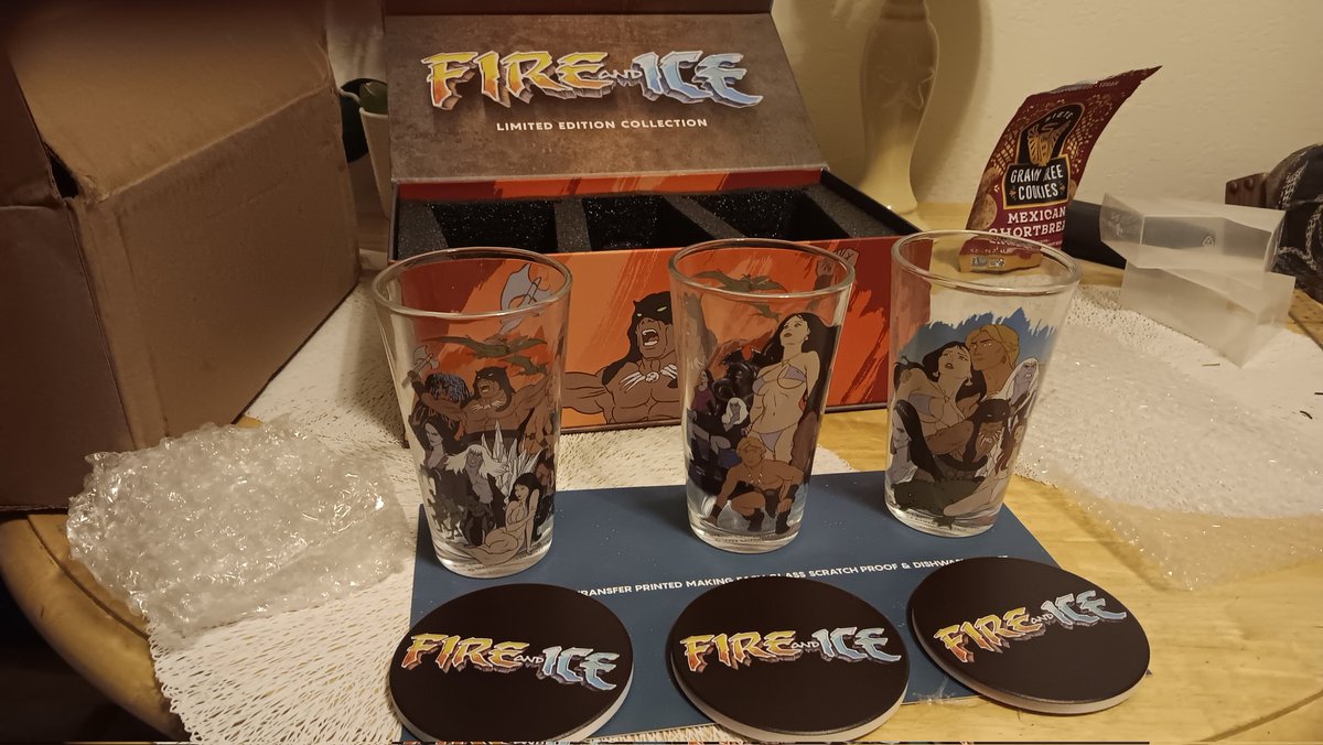 #FireandIce glasses came into today... beautiful packaging and a nice introduction card featuring #FrankFrazetta's thoughts on his artwork and creative contribution...  thanks to @frazettagirls for making these available 
And to @ralphbakshi for all his work... 👇