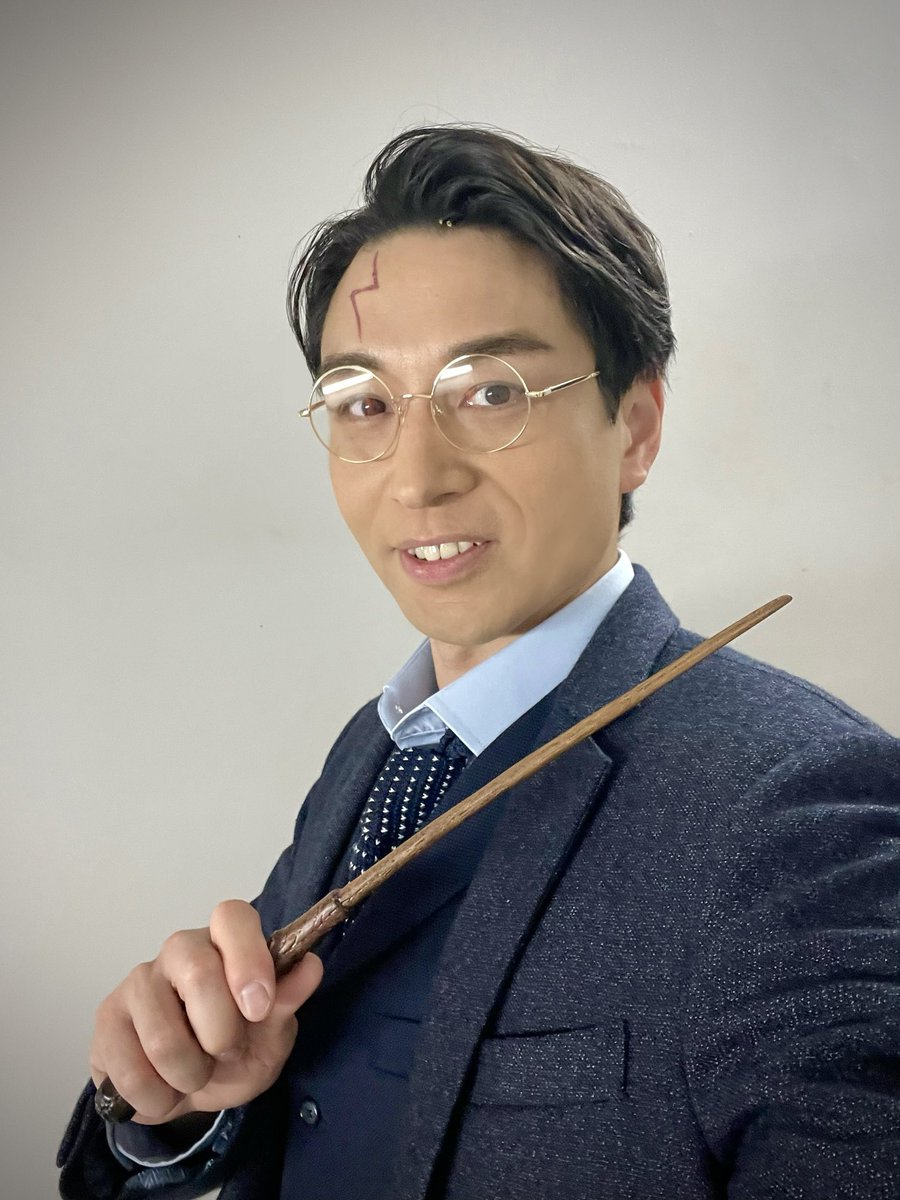 seita_saintlake's tweet photo. お陰様で本日ハリー・ポッター役デビューすることができました！本当に多くの方に支えてもらい育ててもらいここまで来ることができました！皆々様のお陰です！ありがとうございました！！
次のハリーでの出演は4/25夜🦉✨
劇場でお待ちしてます！！
#ハリポタ舞台 https://t.co/x3w0X95hnj