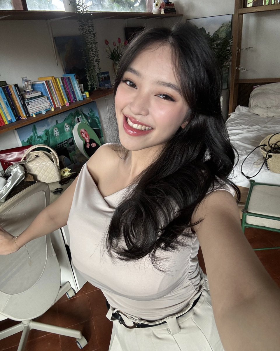 amndzahra's tweet photo. happy weekend!!! 🌸 https://t.co/krS3wKFrM2