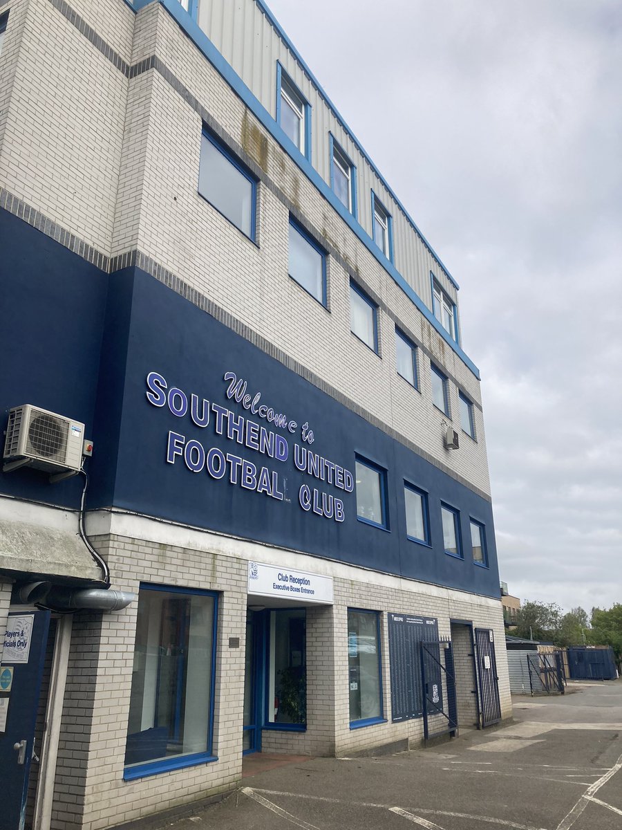 BBCNick's tweet photo. And for one last time, arriving at Roots Hall for a Southend United commentary match. Blues vs Rochdale with me and Paul Clark is on @BBCEssexSport FM, digital radio and @BBCSport website and app at 12.15pm
📻📻⚽️⚽️ https://t.co/27DH8AQ8oS
