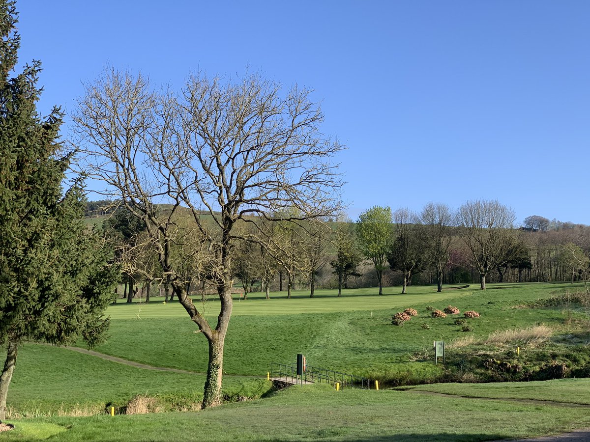 A beautiful sunny morning at Chapel-en-le-Frith Golf Club⛳️ We are ready to welcome our members, guests and societies☀️Visitors are always welcome. Call in for a coffee and bacon roll or delicious lunch and experience the spectacular views in our comfortable lounge  🌲🌳