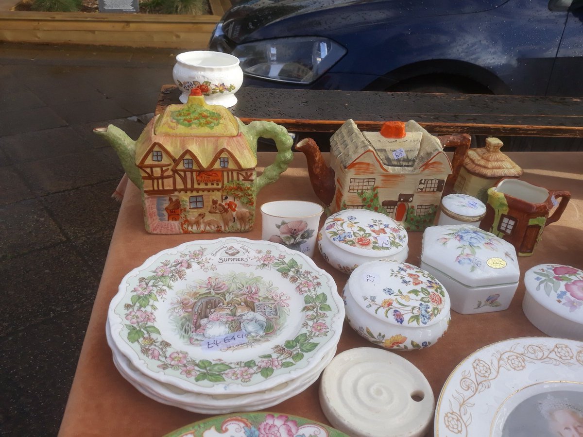 If you collect decorative teapots, you may like to visit Quinton on the War Memorial on #Swaffham #Market where you will find these two #Norfolk #mymarket #SaturdayMarket #buynorfolk #staysafe #buylocal #LYM2024