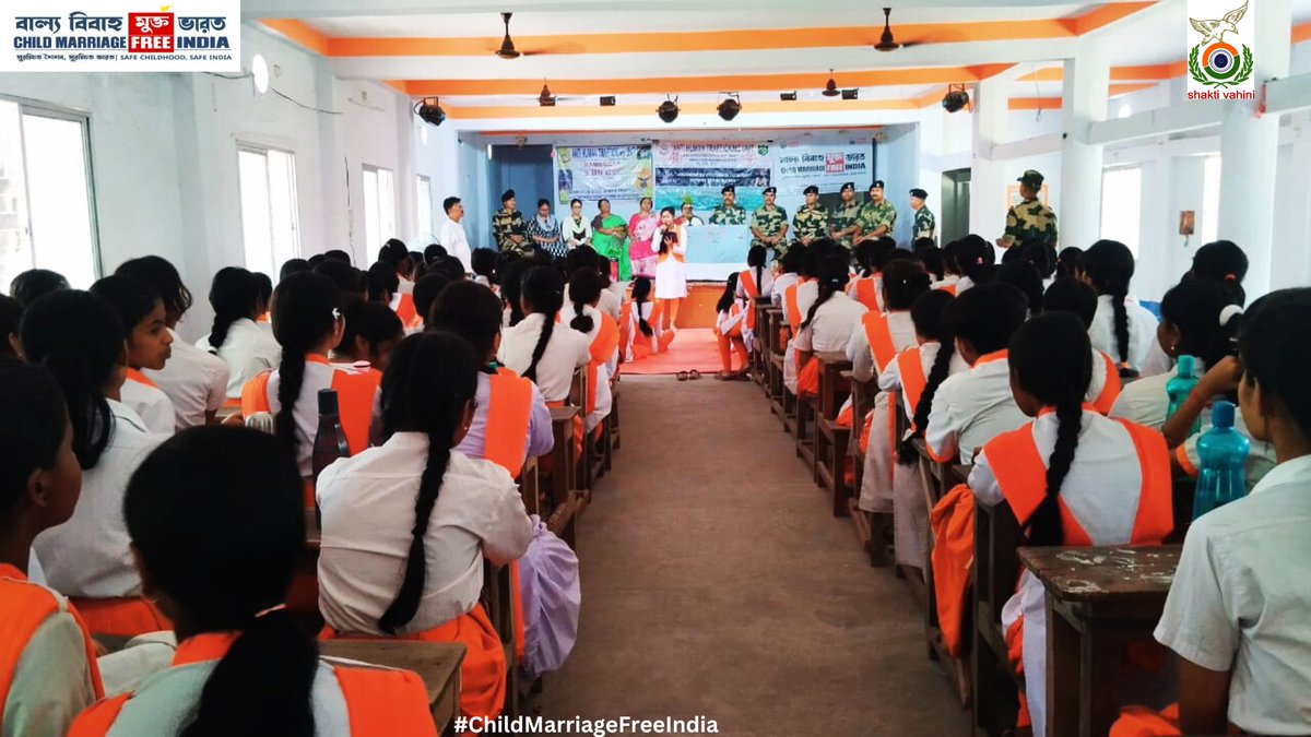 In North 24 Parganas, @SHAKTIVAHINI with @BSF_SOUTHBENGAL reached out to students of Halencha Girls High School to raise awareness among adolescent girls on #childsexualabuse, #childtrafficking & #childmarriages & to strengthen efforts for #ChildMarriageFreeIndia @BalVivahSeAzadi