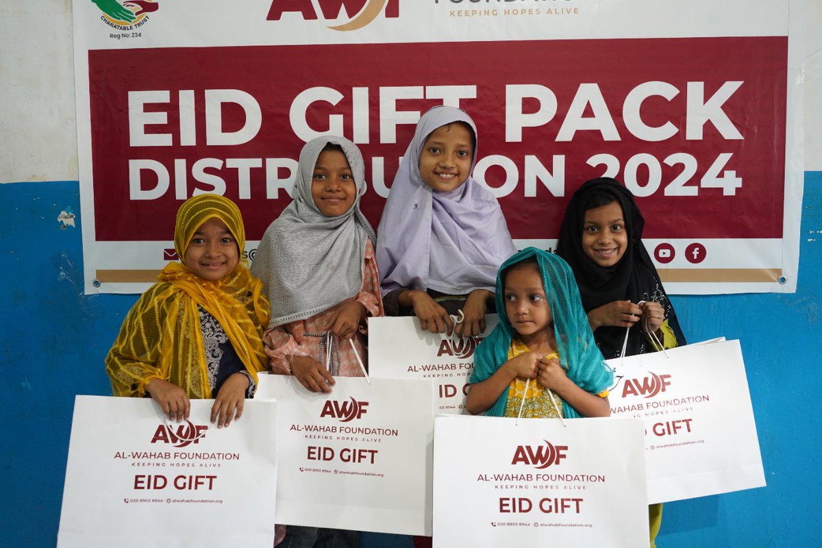 Smiles on these innocent faces truly explain the impact of your #donations towards providing #EidGiftPacks with #AWF! Thank you for your generosity! 🎁🤝✨