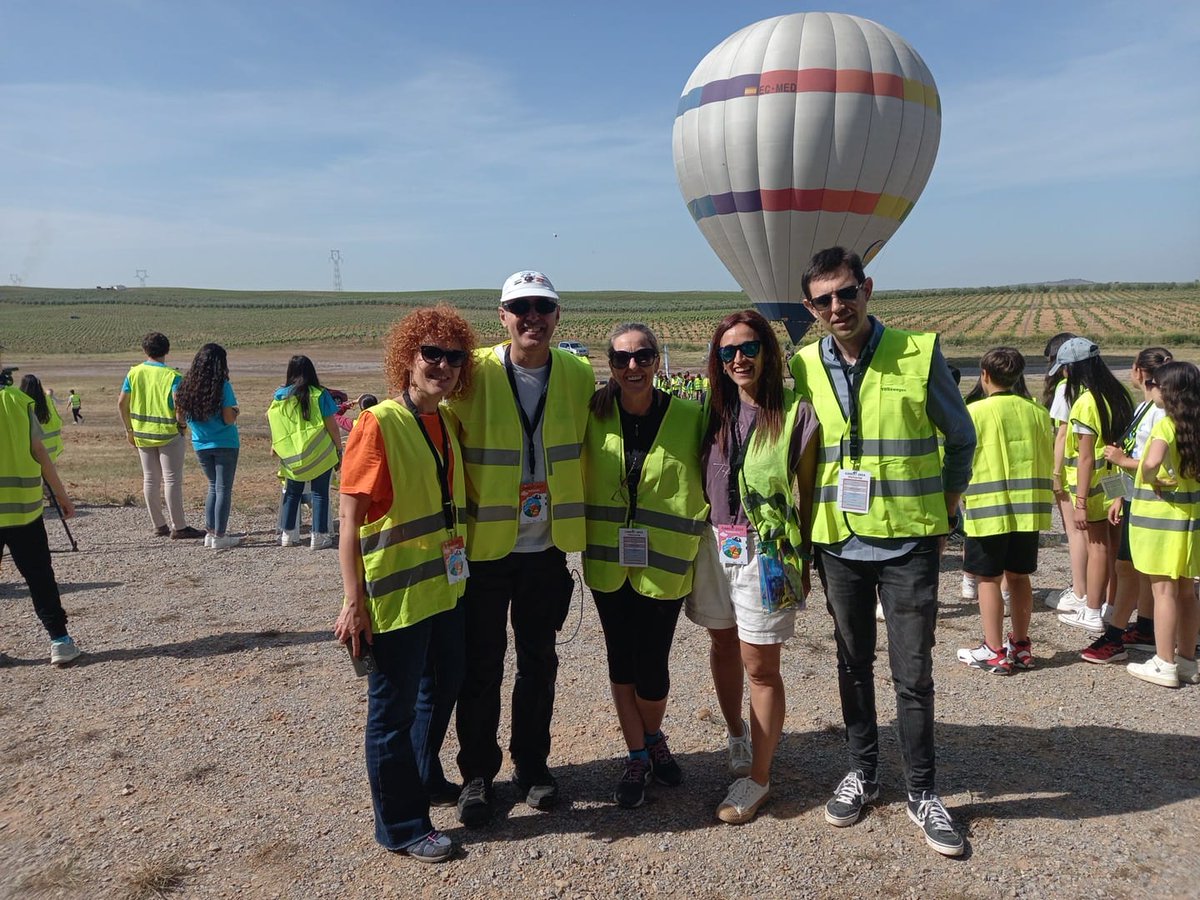 MusicaMarisa's tweet photo. #MINICANSAT EXTREMADURA una experiencia chulisima y muy enriquecedoras, donde nuestro alumnado ha trabajado mucho pero han podido ver los frutos de ese trabajo lanzando su satélite y analizando posteriormente los datos obtenidos.
#STEAM #AdFex @cpelllano #Cite https://t.co/8e7gmaZzX9