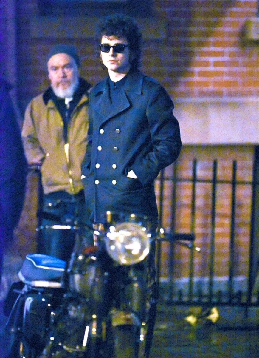 Timothée Chalamet filming “A Complete Unknown” in Jersey City, NJ

📸 dailymail

#acompleteunknown