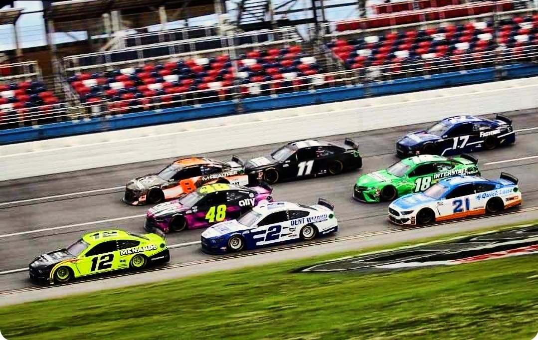 HardNASCARPics tweet picture