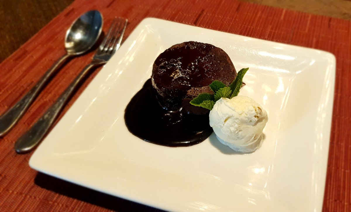 Lord have mercy on my waistline! I've always enjoyed The Club and Thursday was no exception. So good and the chocolate lava cake was EPIC!! I was ready to pop! 🚢⚓️😍 #Ad @saga_travel_uk #SpiritOfDiscovery