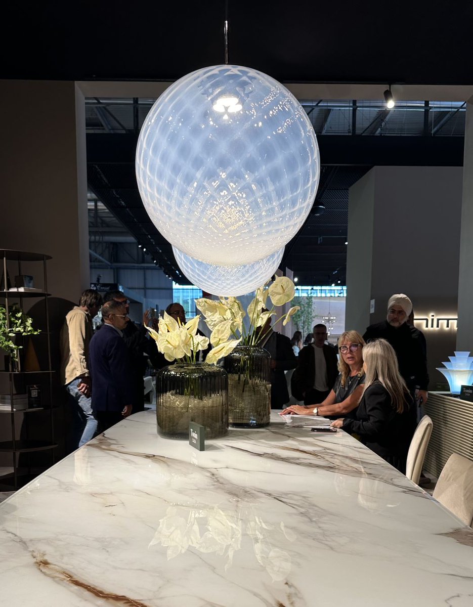 simply_sofas's tweet image. Tonin Casa&apos;s new Venice Moon pendant lamp made of pearl glass. Newly launched at Milan Design Week. 

#ToninCasa #newpendantlamp #pendantlamp #lightingdesign #SimplyMilan #madeinitaly #italianfurniture #simplysofas #MilanDesignWeek2024 #SaloneDelMobile2024 #salonedelmobilemilano