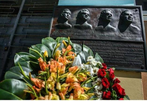 Cada 20 de abril se recuerda a los mártires y revolucionarios cruelmente asesinados en Humboldt 7. Su ejemplo de jóvenes puros, animados por sentimientos de patriotismo, se honra con muestras de respeto y amor. Inspiración y bandera para esta generación. #CubaViveEnSuHistoria
