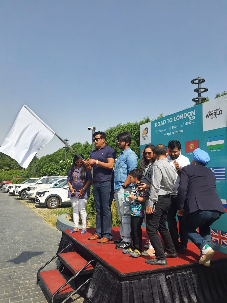 Today was honoured to have flagged off 11 cars on their adventurous road trip from Gorakhpur to London a journey of 15000Km 65 days
Bon Voyage and Godspeed to all 23 travellers 🇮🇳