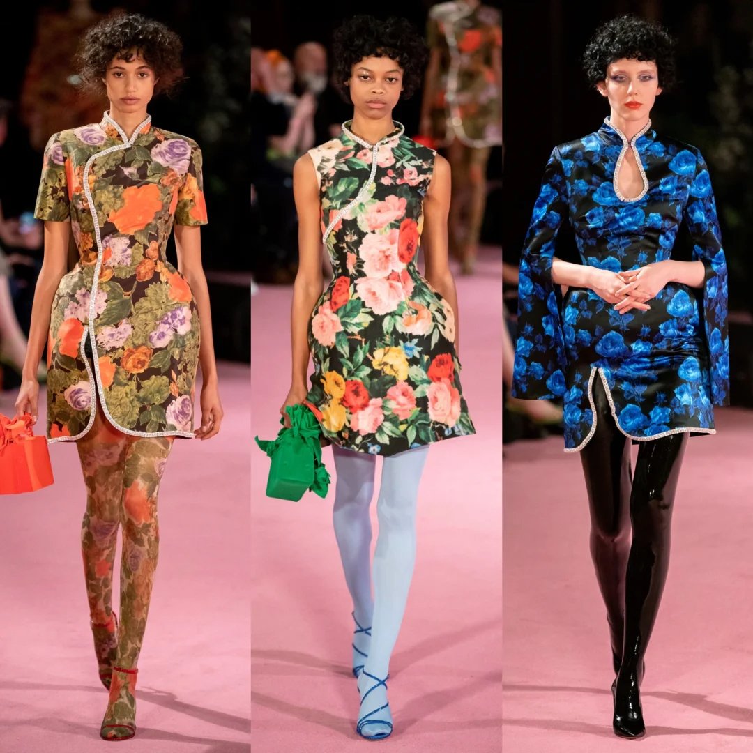 MartinMoreyra5's tweet photo. Richard Quinn 2020SS is a gorgeous show that is retro, elegant and full of fun. The expanded silhouette of cheongsam, oversized puff sleeves, tutu skirts, bows, diamond chain decorations, gorgeous all-over prints, etc. are dazzling #diamondchain #2020ss #fun #shadowplay #sleeves #tutu #bow #diamond #chainz #decorations #prints #print #expanded #expand #richardquinn #puffsleeves #tutuskirt #fulloffun #richard #quinn #skirt #bows #chain #decoration