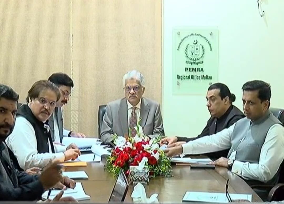 Faqir Afzal Masoom, Regional Director, giving briefing on operational activities to Chairman, PEMRA, Muhammad Saleem Baig during his Visit to Regional Office, Multan along with other senior officers.