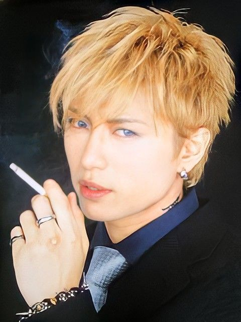 i really need to stop getting distracted.... ummm herees gackt