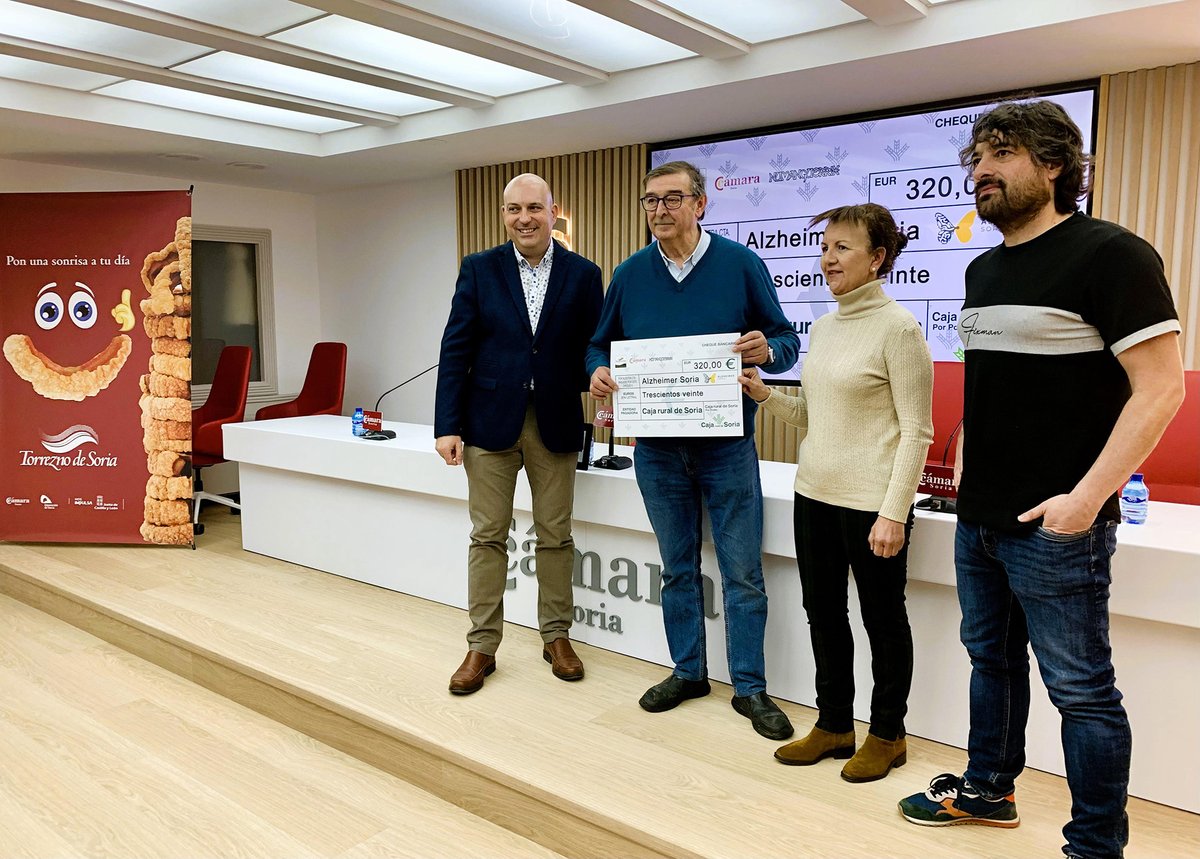 El delantal solidario de Torrezno de Soria recauda 320 euros para Alzheimer Soria que serán destinados a investigación. 👀📰 shorturl.at/csCIX 🏪shorturl.at/eoDE4 #torreznodesoria #torrezno #energiasaludable #soria #delantalsolidario @camarasoria #alzheimersoria