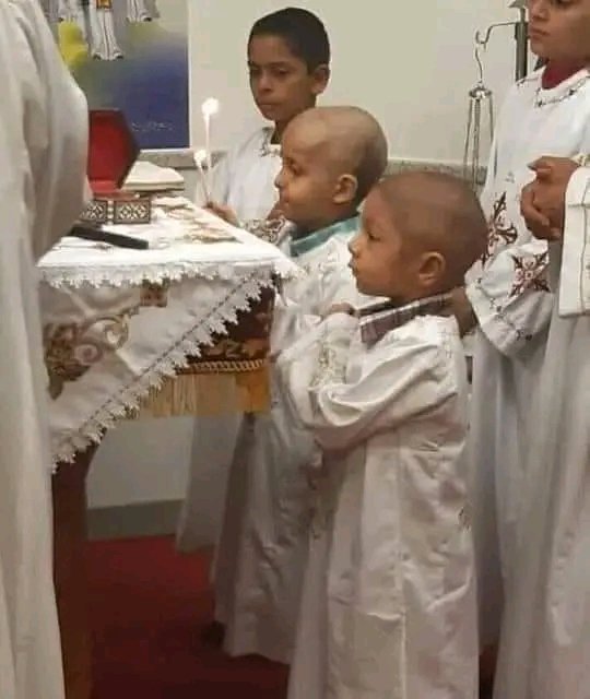 اطفال مستشفي ٥٧٣٥٧ 
في صلاة القداس الالهي ٠٠٠   🙏
عجز السان أمام هذه الحياة 
وعجز عن الكلام والمشاهدة فقط ٠♥️