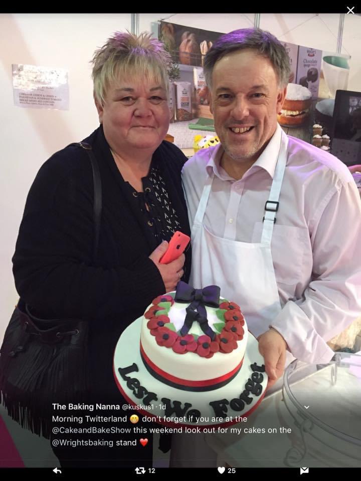 @Wrightsbaking A bit of a throw back of one of my favourite cakes made with a Wrights cake mix that was on show at the @CakeandBakeShow and with the lovely Richard 🥰and you can just see my children in need one on the stand behind us ❤️