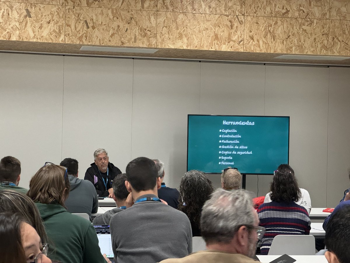 Escuchando al #GOD de #WordPress <a href="/fernandot/">Fernando Tellado Ⓦ</a> 

#WCBilbao2024