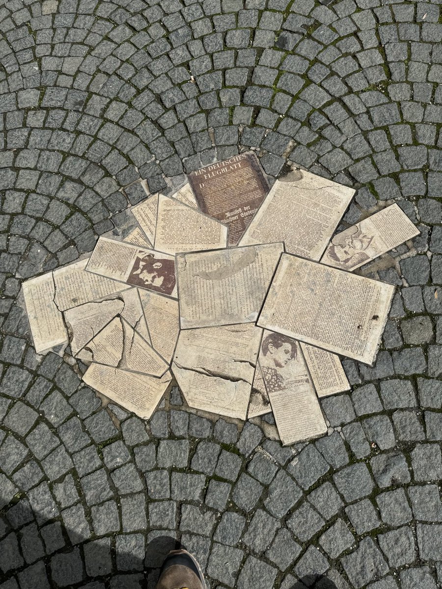 UweSteiner's tweet photo. Die Flugblätter der Weißen Rose https://t.co/LzSzIM73T2