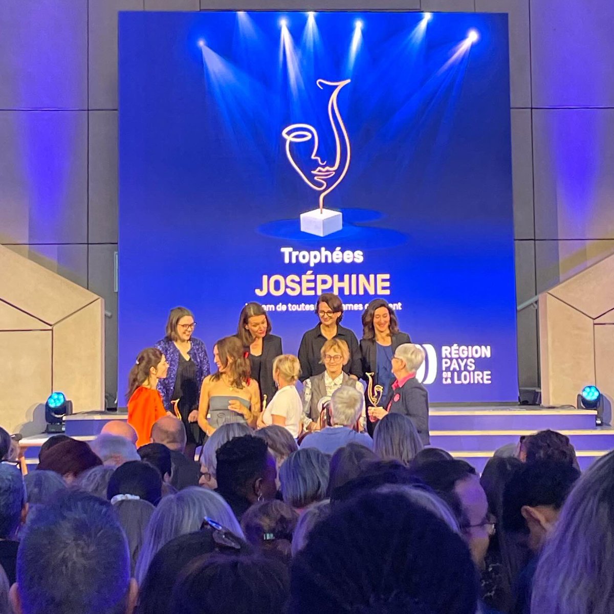 Très belle cérémonie de remise des Trophées Joséphine organisée par la Région des @paysdelaloire. Proche des femmes qui osent, j’adresse mes félicitations aux lauréates de cette troisième édition 👏🏼🏆 #PaysDeLaLoire #TropheesJosephine #Josephine #Nantes