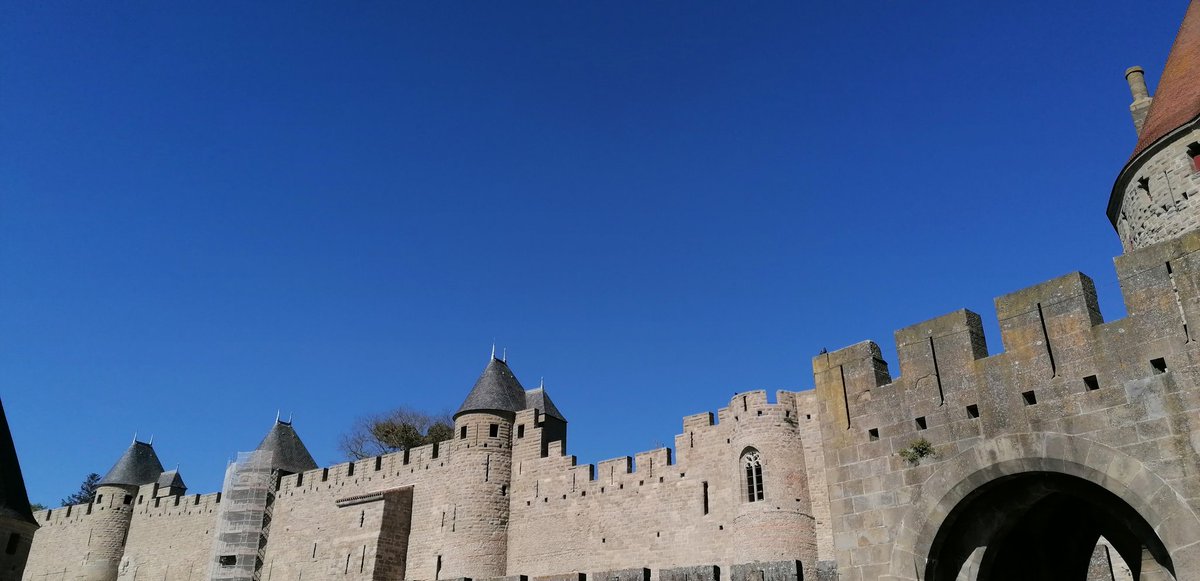 Bonjour à tous 🤗 
#Carcassonne 
#live 
Ciel bleu 🩵 
Bonne journée 😘